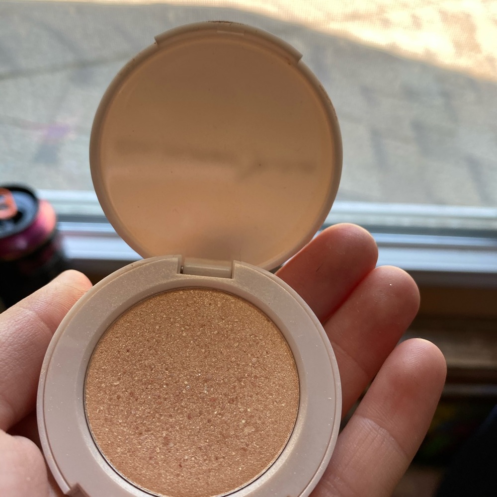 Makeup - Picture 5 of 7